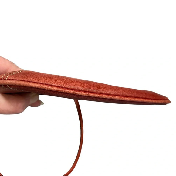 🔥 Vintage Coach Leather Zipper Wristlet | Red | Minimalist & Rare | EUC - Picture 4 of 6